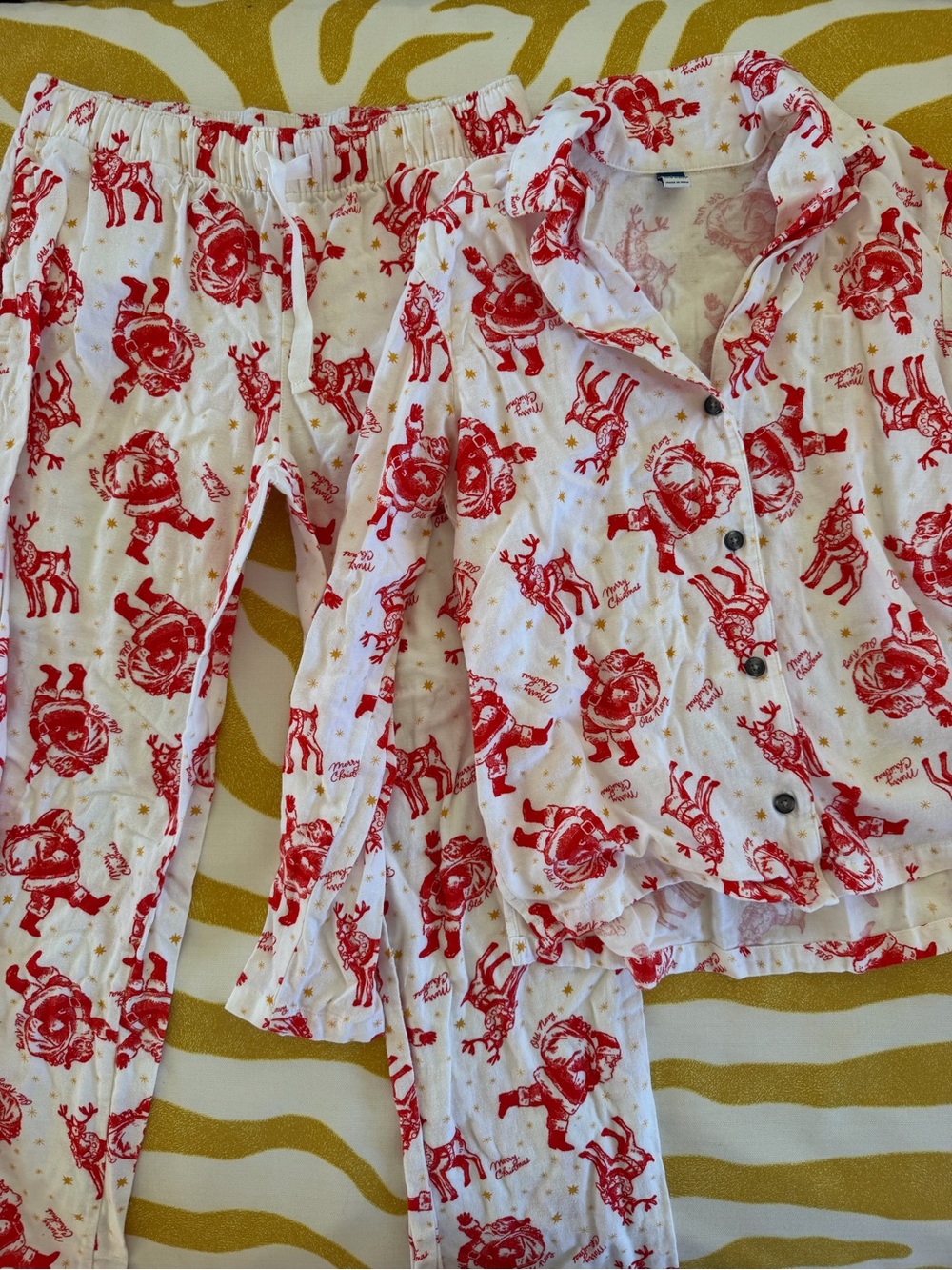 Old Navy Women’s White and Red Santa Print Pajama Set- size S